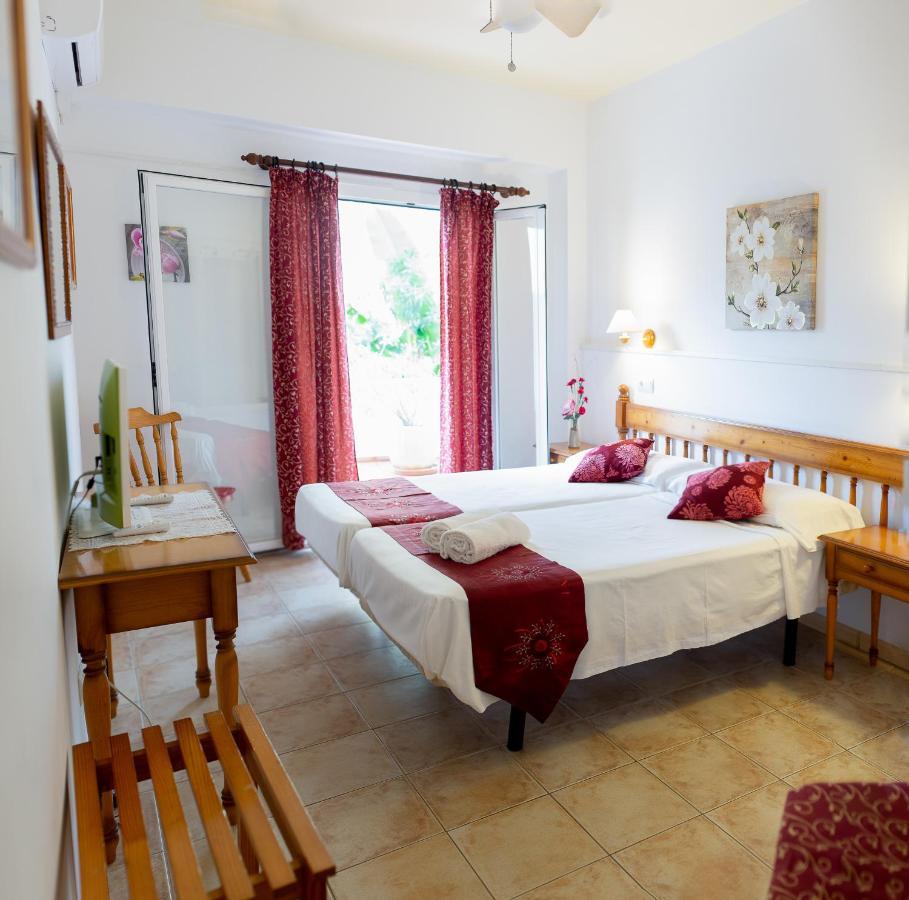 Hostal Yebisah Санта-Эулалия-дель-Рио Экстерьер фото