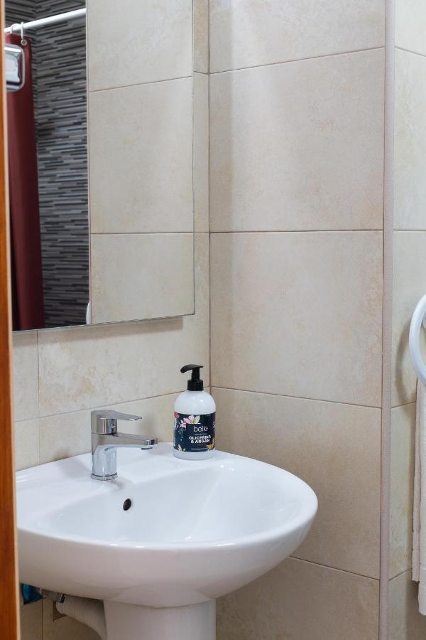 Hostal Yebisah Санта-Эулалия-дель-Рио Экстерьер фото