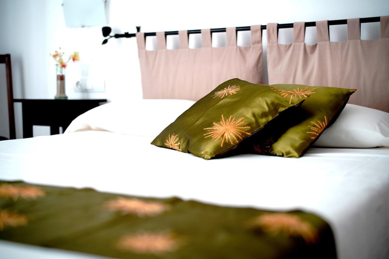 Hostal Yebisah Санта-Эулалия-дель-Рио Экстерьер фото