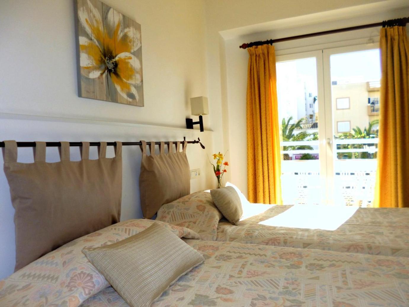 Hostal Yebisah Санта-Эулалия-дель-Рио Экстерьер фото