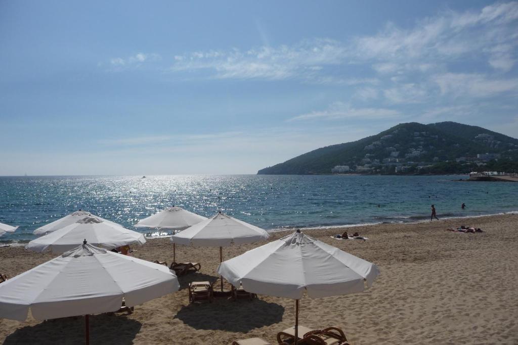Hostal Yebisah Санта-Эулалия-дель-Рио Экстерьер фото