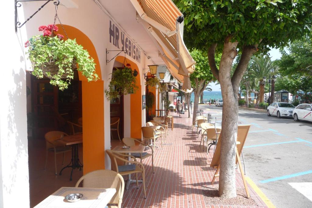 Hostal Yebisah Санта-Эулалия-дель-Рио Экстерьер фото