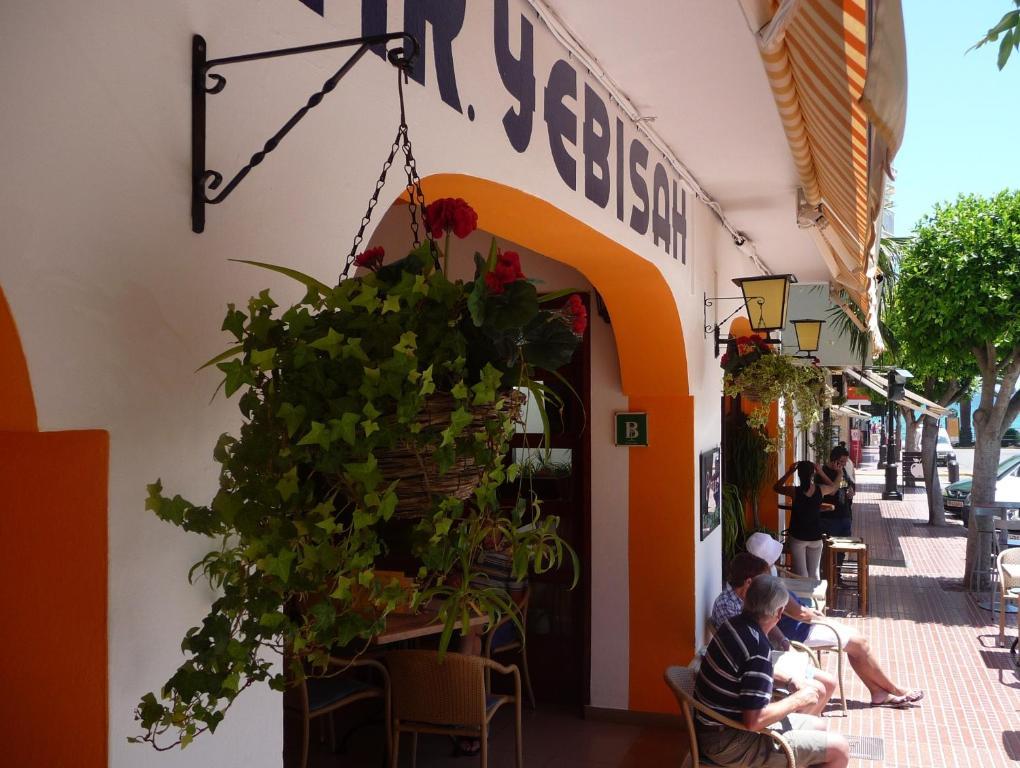 Hostal Yebisah Санта-Эулалия-дель-Рио Экстерьер фото