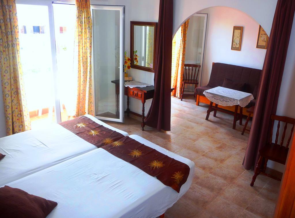 Hostal Yebisah Санта-Эулалия-дель-Рио Экстерьер фото