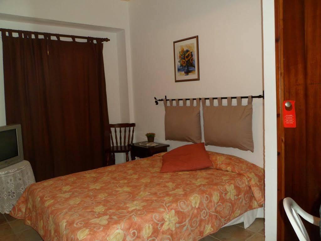 Hostal Yebisah Санта-Эулалия-дель-Рио Экстерьер фото